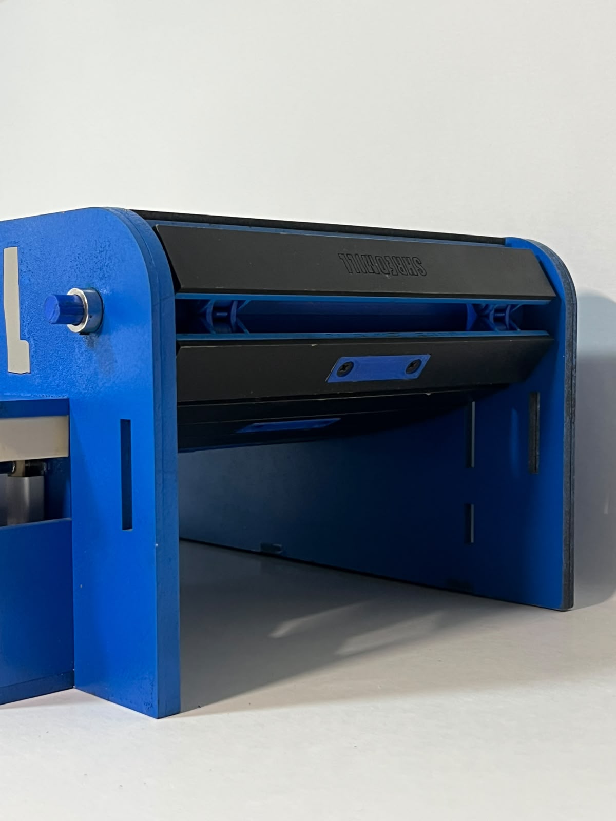 Rear side detail of Shredmill’s blue frame and roller